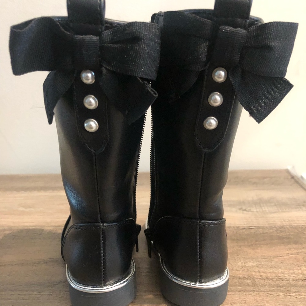 Size 5 black toddler boots size zip worn once great condition